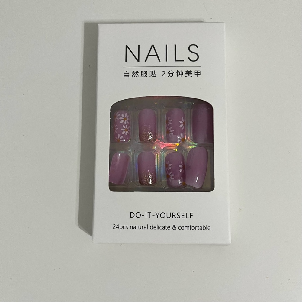 NIB Pink Floral Press-On Nail Set 24 Pc
